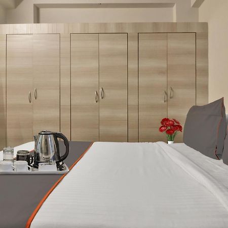 Super Townhouse Rcc Blizz Hotel Kondapur  Luaran gambar