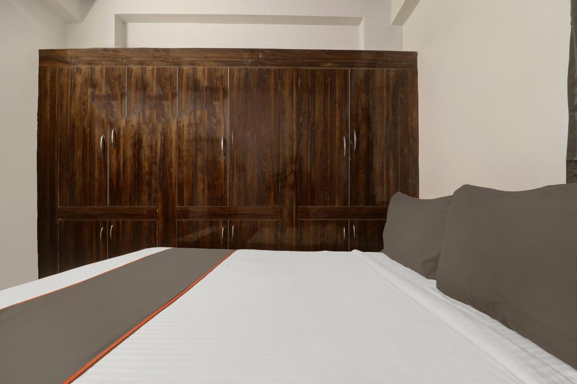 Super Townhouse Rcc Blizz Hotel Kondapur  Luaran gambar