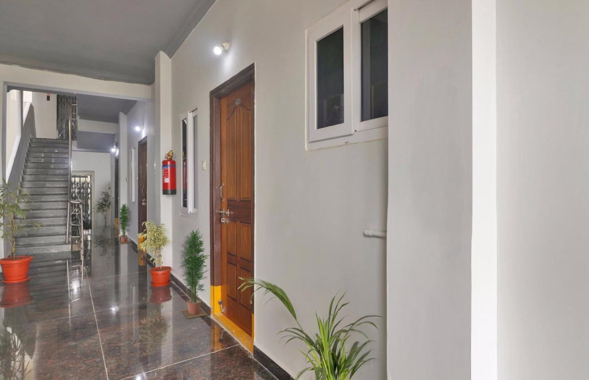 Super Townhouse Rcc Blizz Hotel Kondapur  Luaran gambar