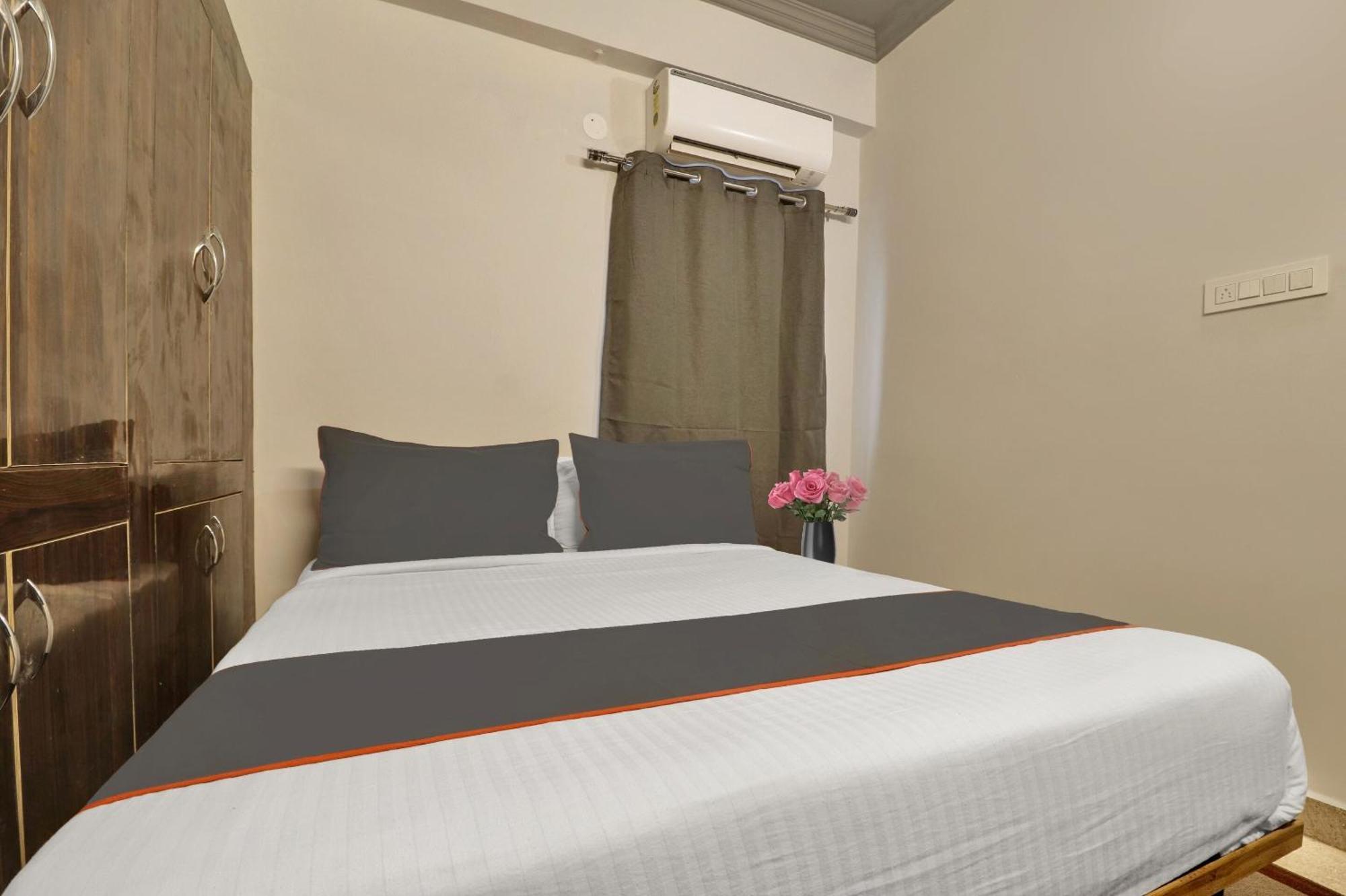 Super Townhouse Rcc Blizz Hotel Kondapur  Luaran gambar