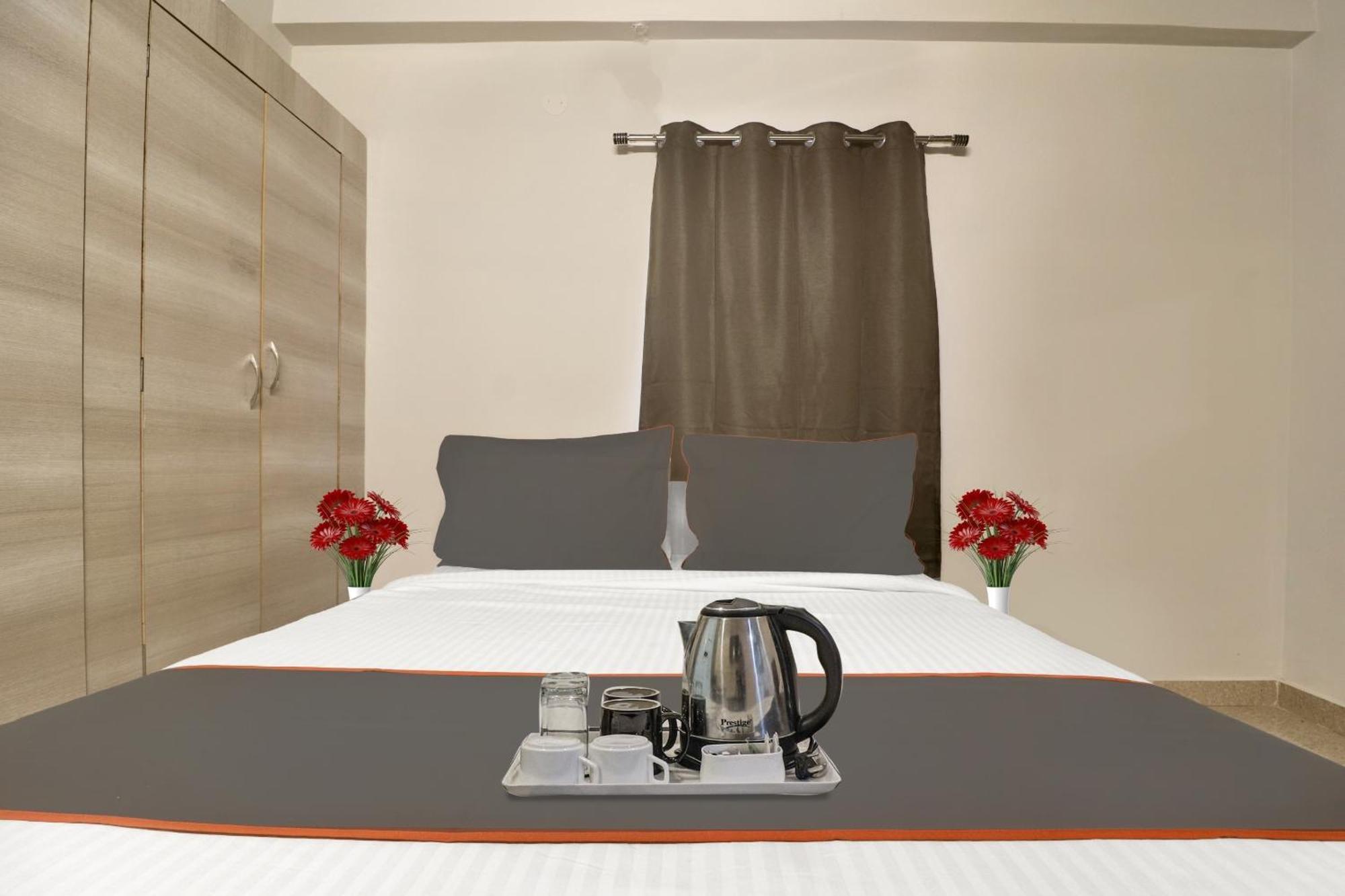 Super Townhouse Rcc Blizz Hotel Kondapur  Luaran gambar