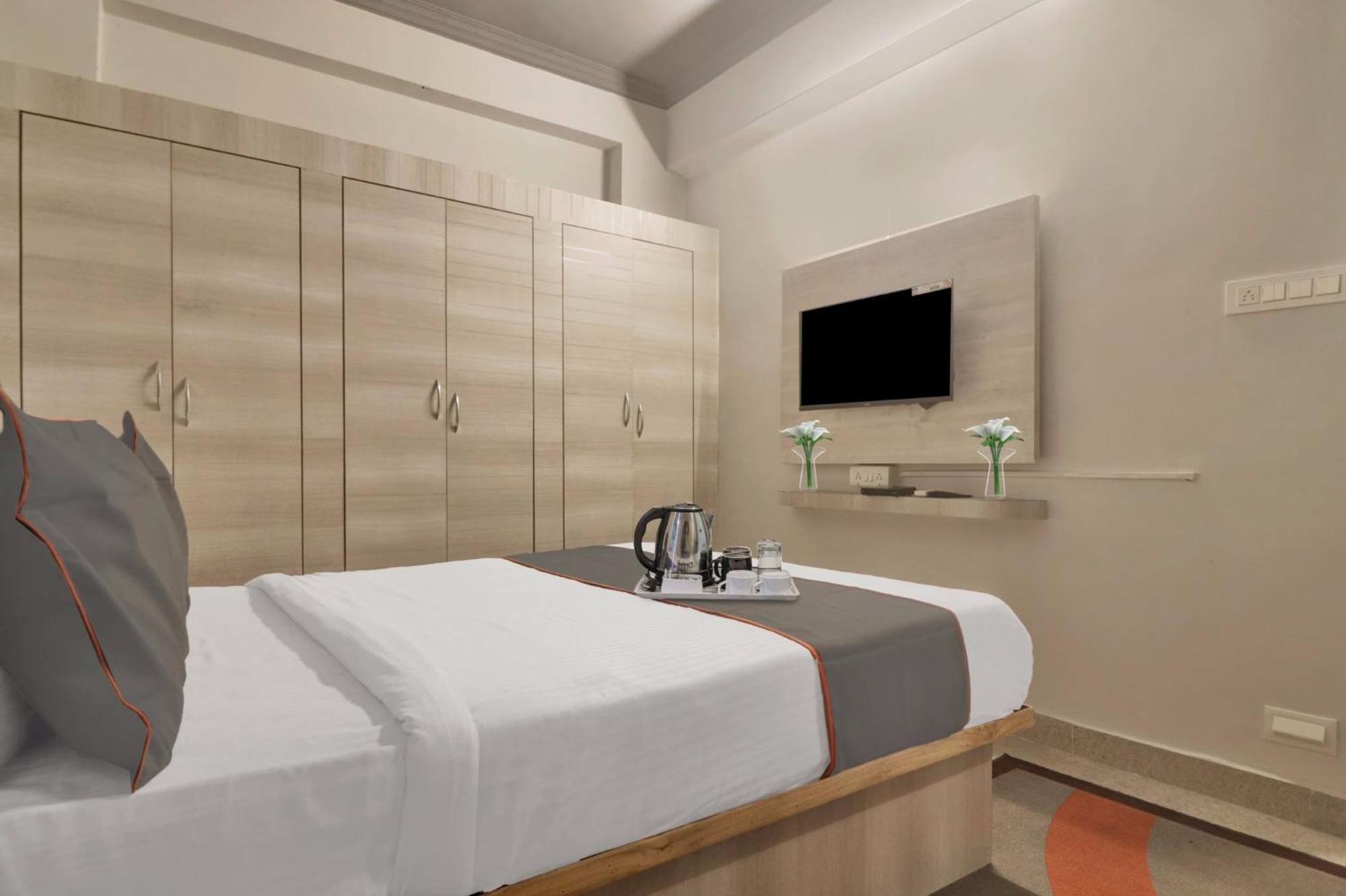 Super Townhouse Rcc Blizz Hotel Kondapur  Luaran gambar